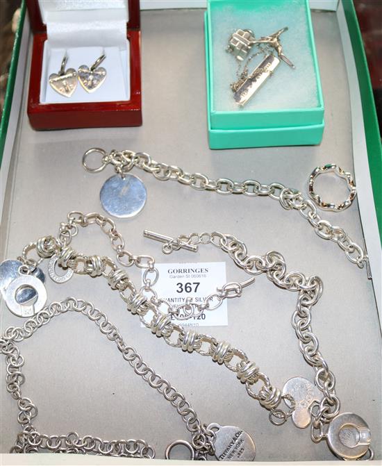 Quantity of silver jewellery